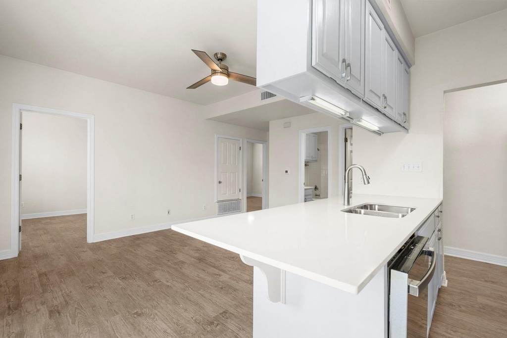 1100 W 25th St - Photo 22