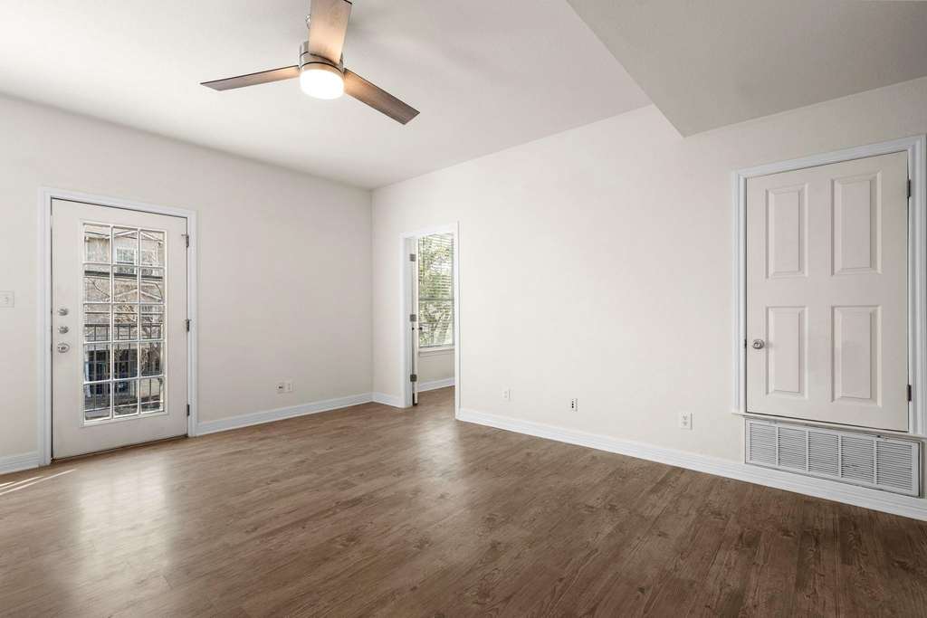 1100 W 25th St - Photo 26