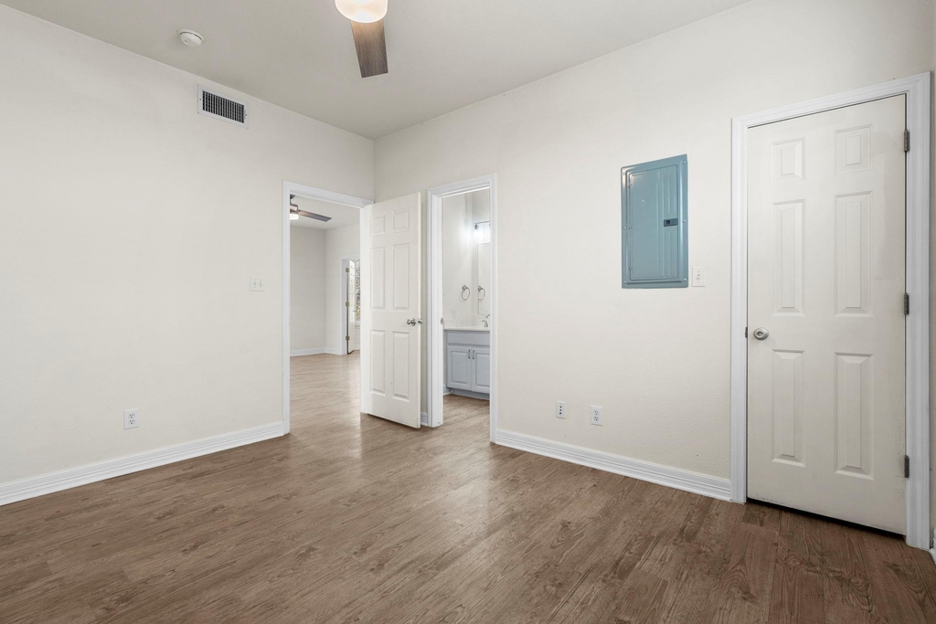 1100 W 25th St - Photo 36