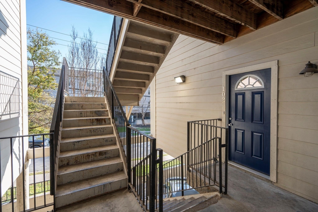 1100 W 25th St - Photo 3