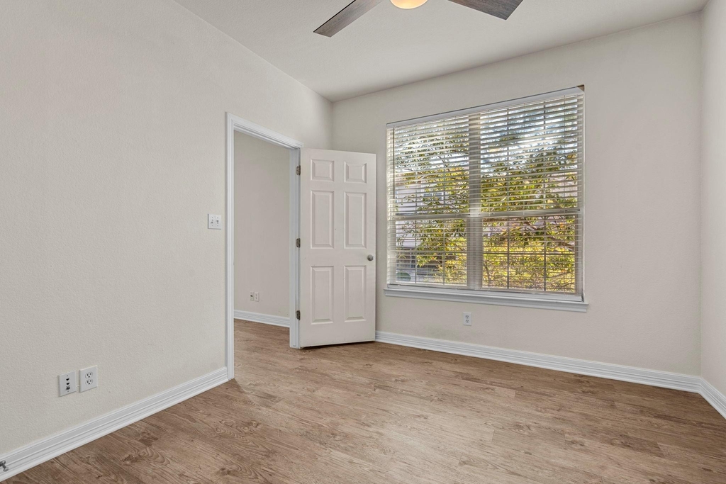 1100 W 25th St - Photo 29