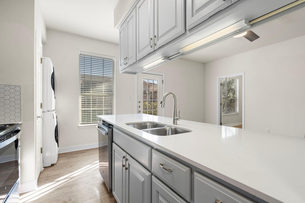 1100 W 25th St - Photo 20