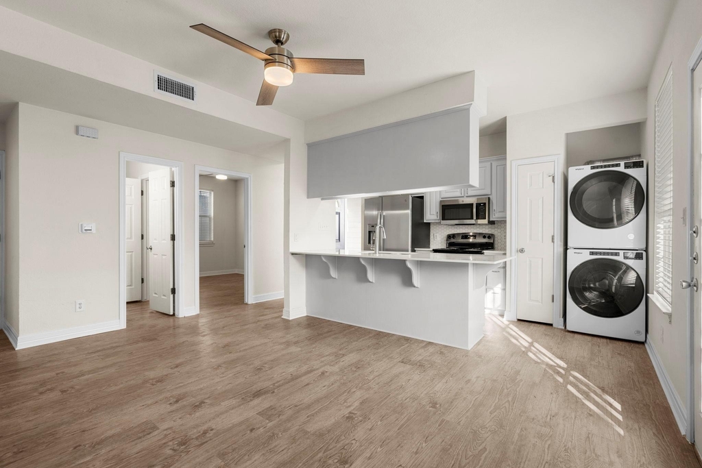 1100 W 25th St - Photo 0