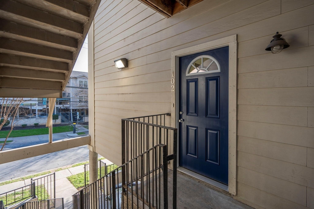 1100 W 25th St - Photo 4