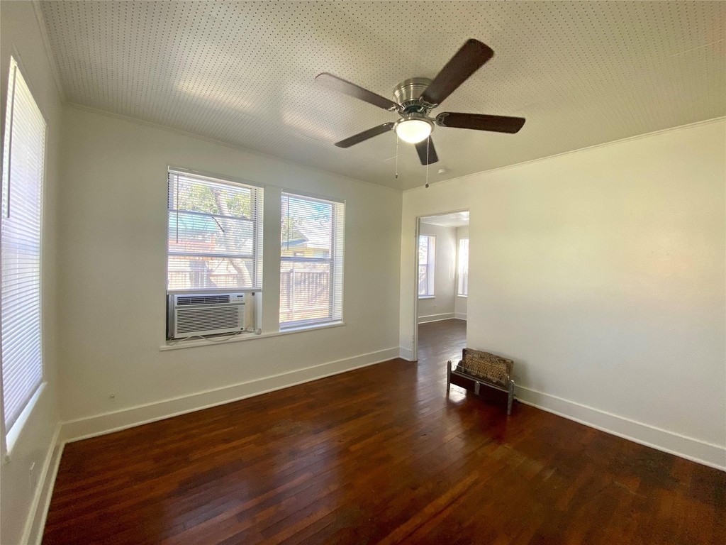 5009 Avenue G Ave - Photo 1