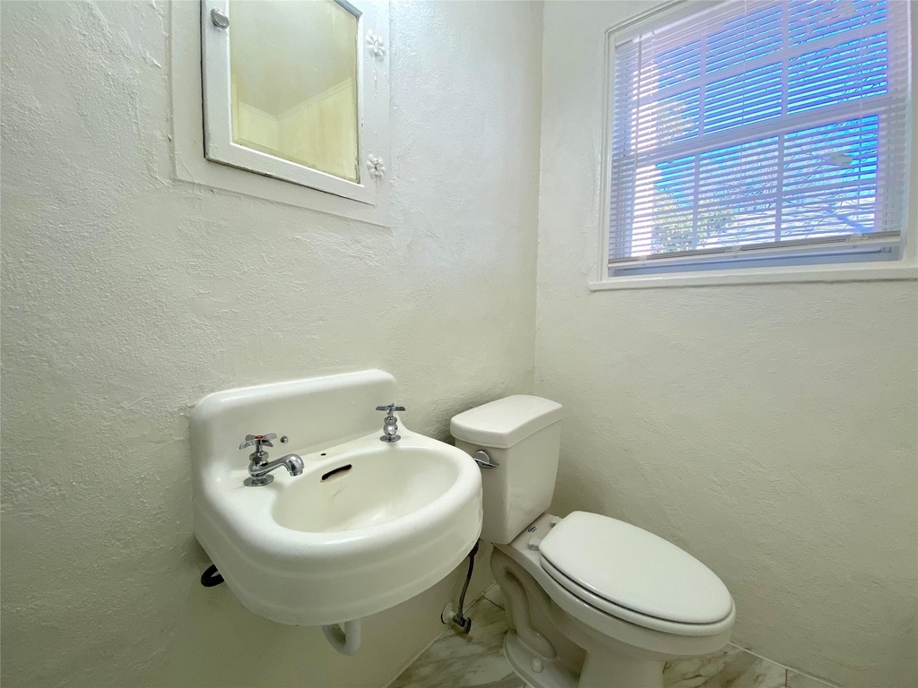 5009 Avenue G Ave - Photo 5