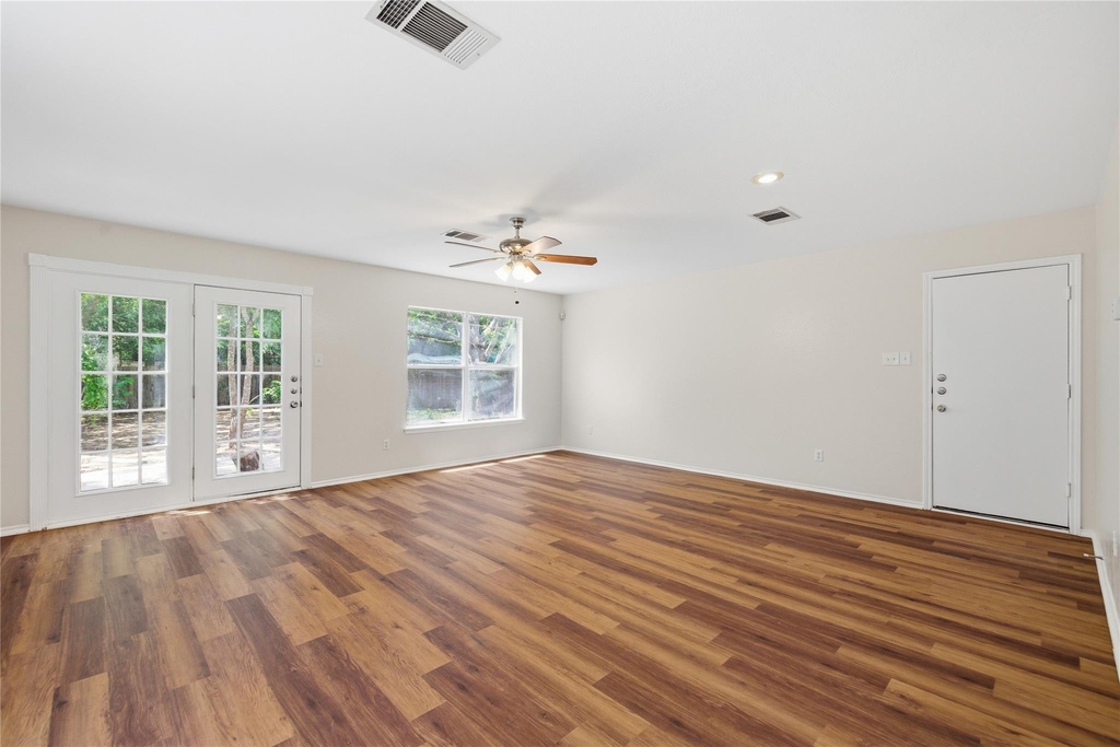 10316 Garbacz Dr - Photo 6