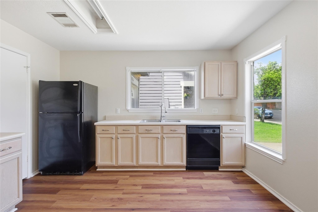 10316 Garbacz Dr - Photo 3