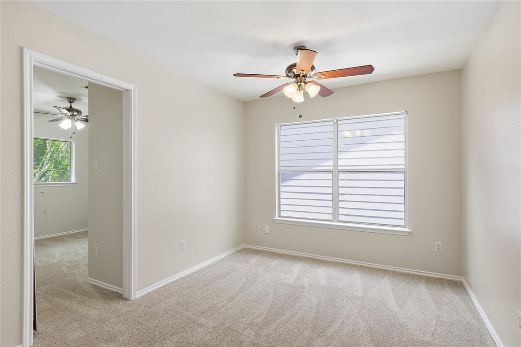 10316 Garbacz Dr - Photo 10