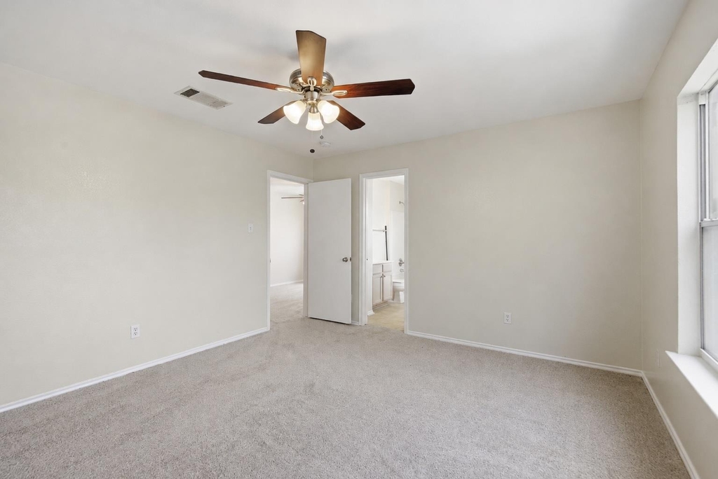 10316 Garbacz Dr - Photo 9