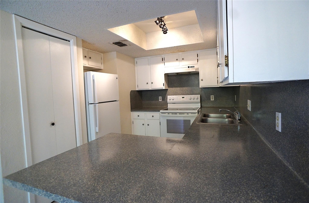 8418 Fathom Cir - Photo 2