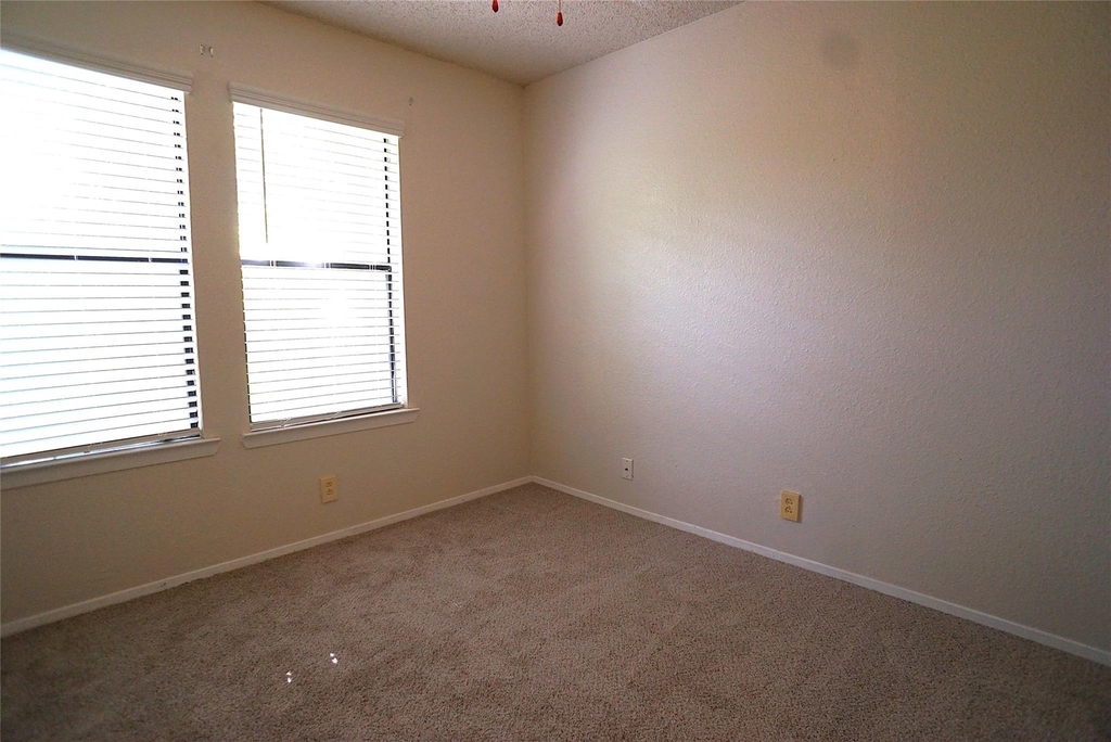 8418 Fathom Cir - Photo 5