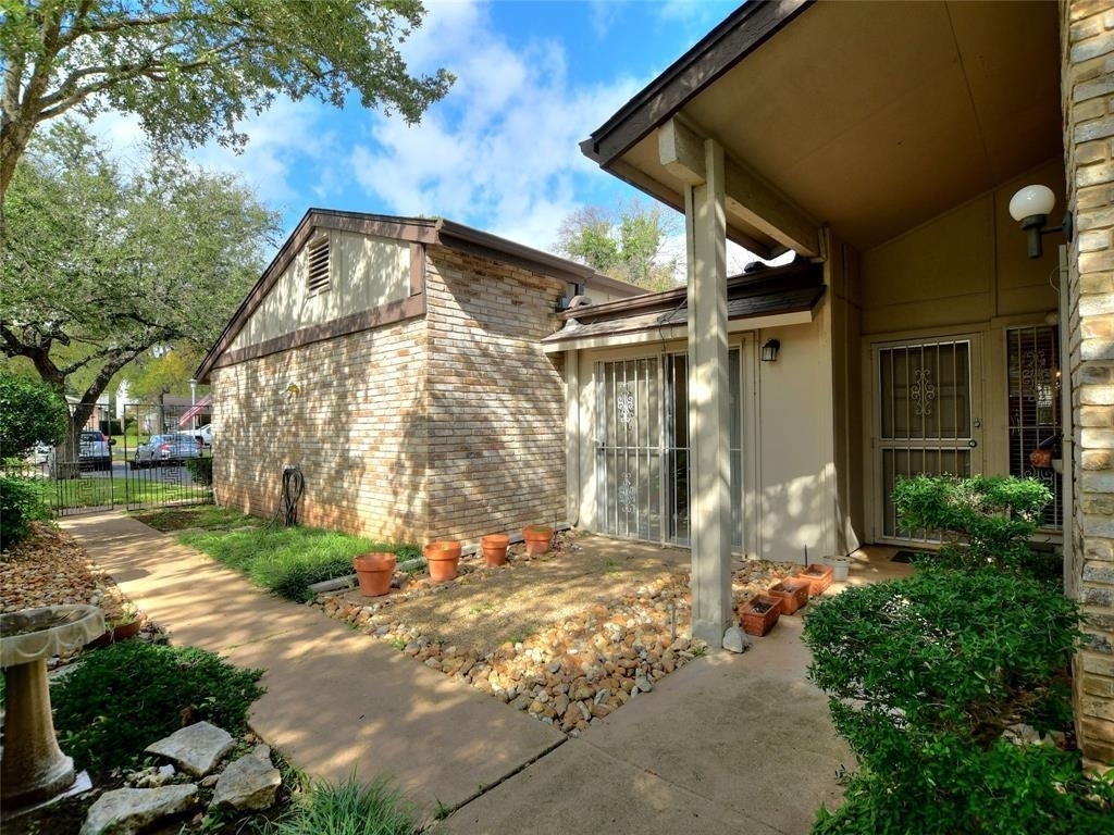 7919 Ridgeline Dr N - Photo 2