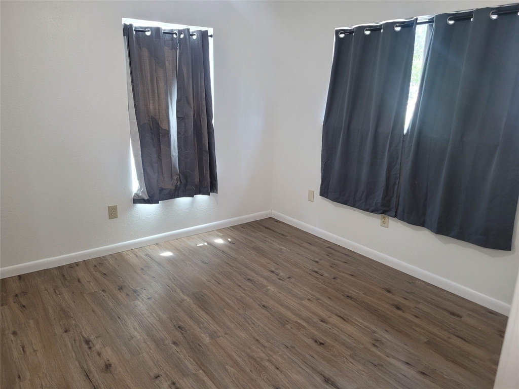 205 2nd Ave - Photo 3