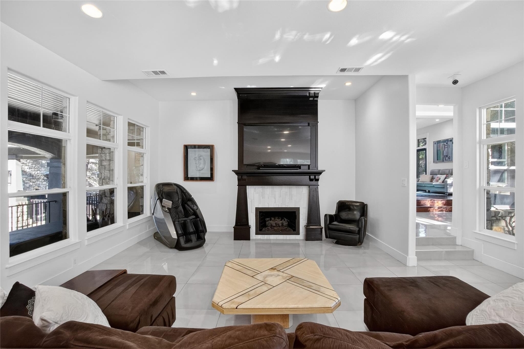 3627 Stoneridge Rd - Photo 2