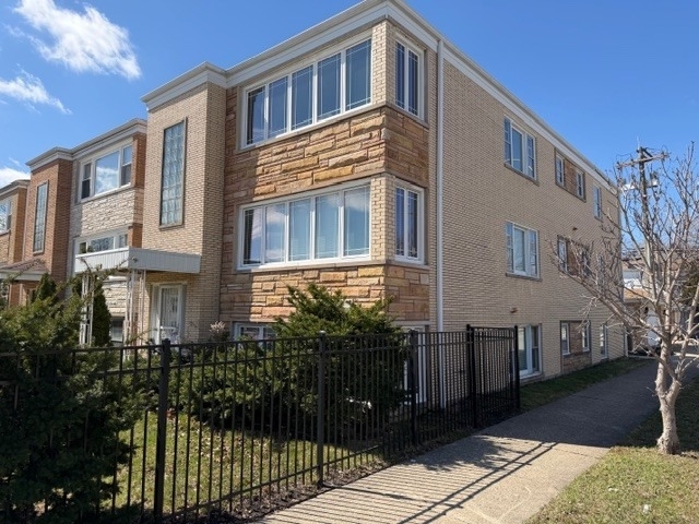 5556 N Central Avenue - Photo 1