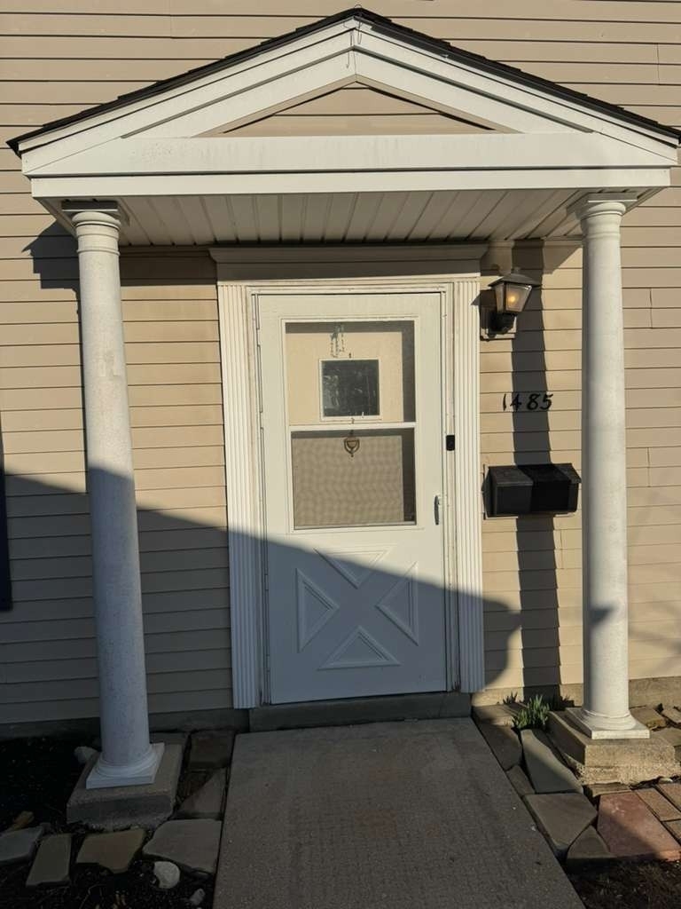 1485 Quaker Lane - Photo 2