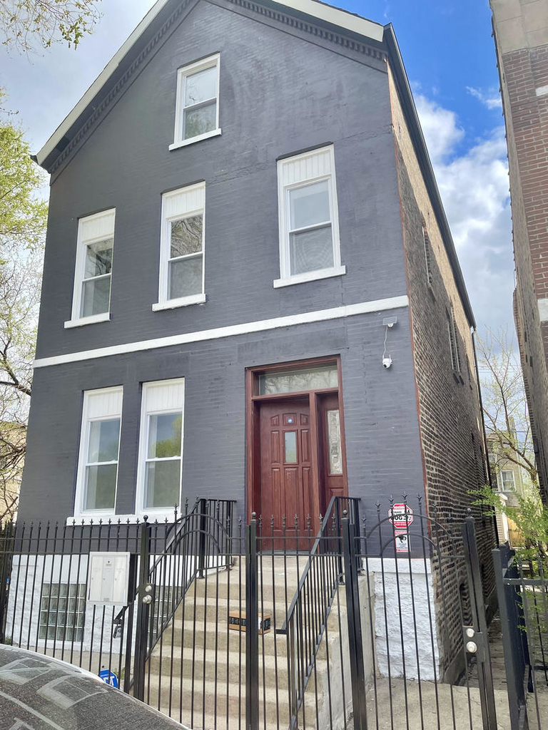 2713 W Gladys Avenue - Photo 0