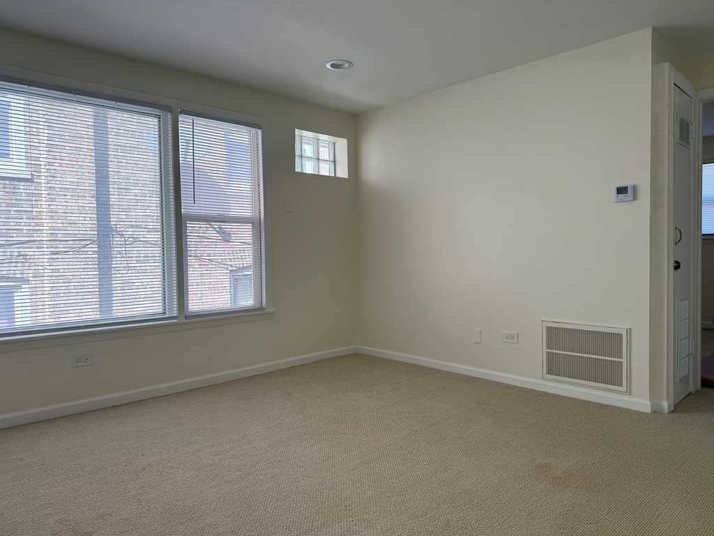 11137 S Emerald Avenue - Photo 1