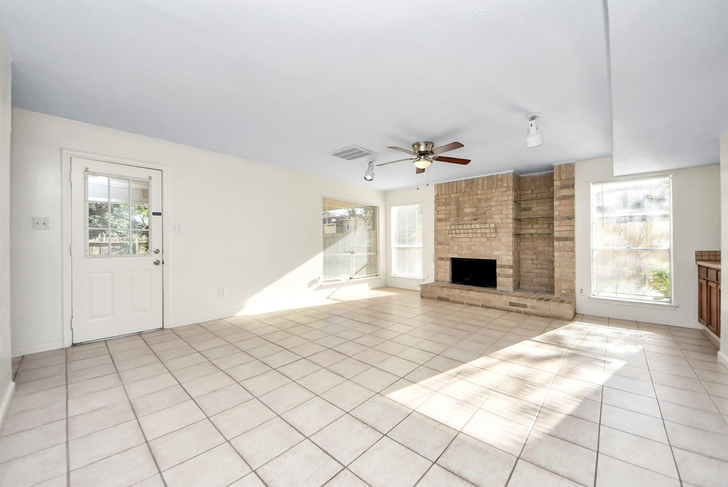 15614 Barbarossa Drive - Photo 7