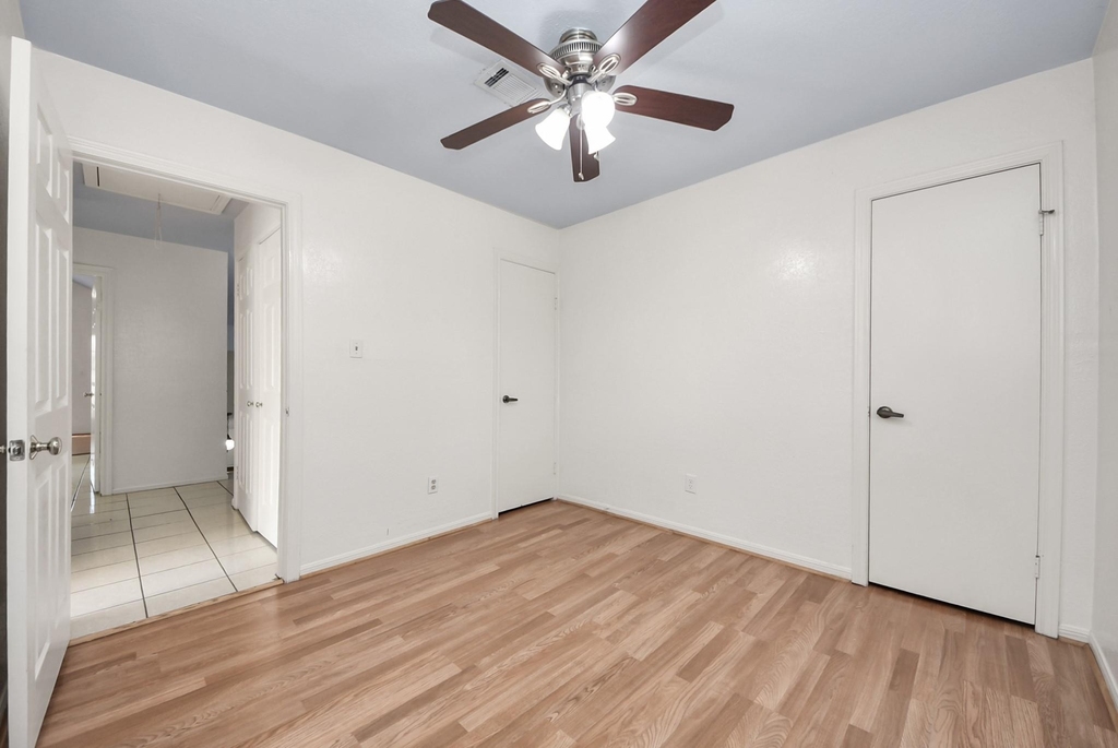 15614 Barbarossa Drive - Photo 17