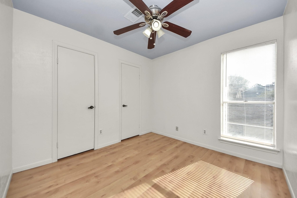 15614 Barbarossa Drive - Photo 18