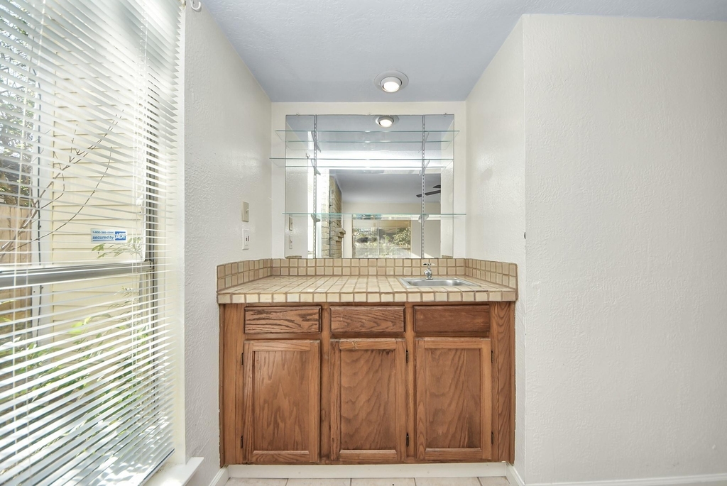15614 Barbarossa Drive - Photo 4