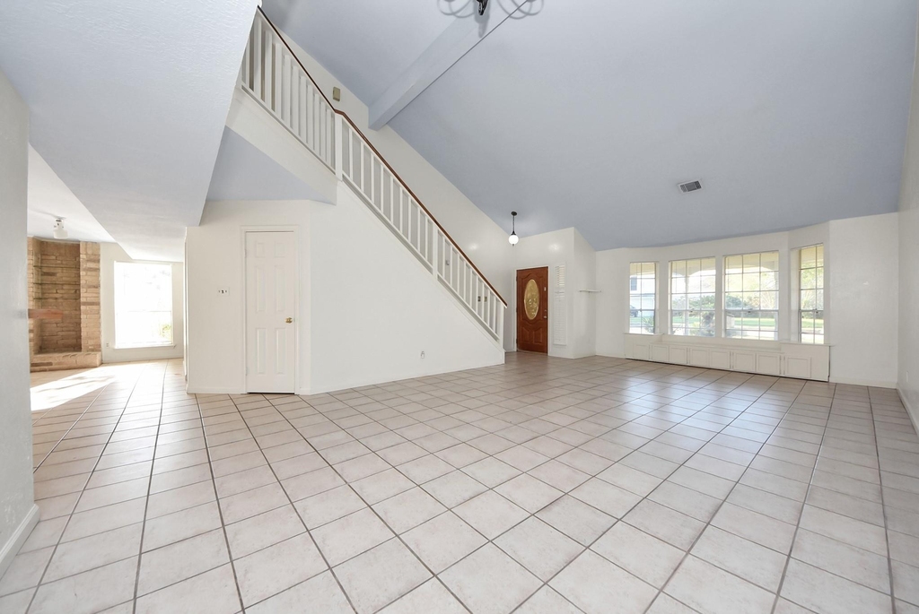 15614 Barbarossa Drive - Photo 11