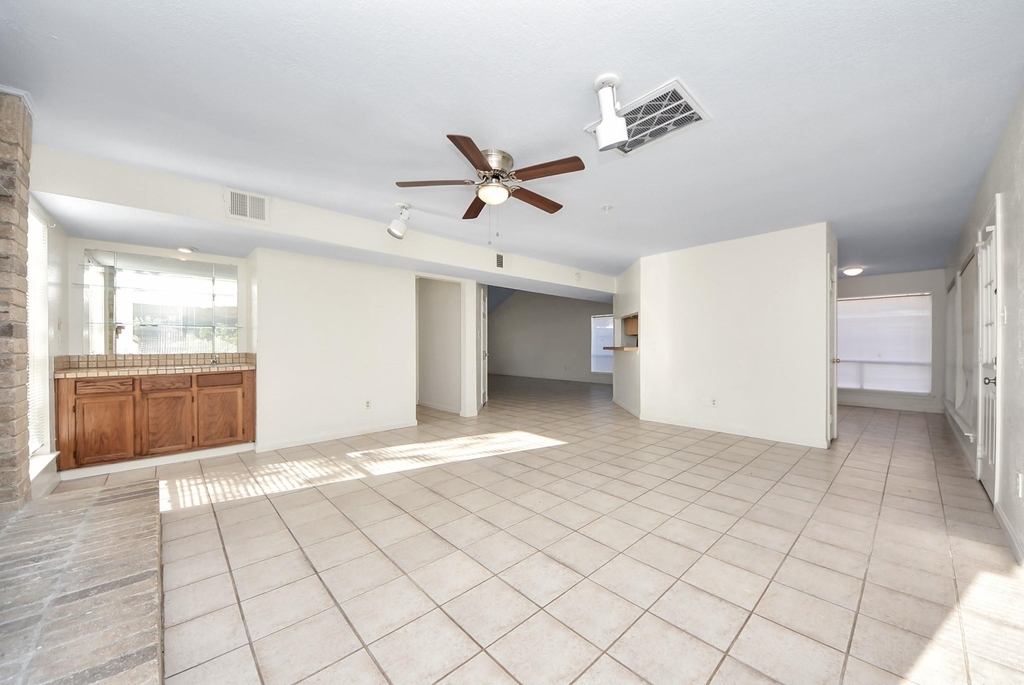15614 Barbarossa Drive - Photo 5