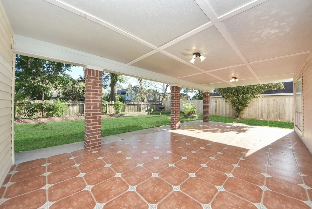 15614 Barbarossa Drive - Photo 33