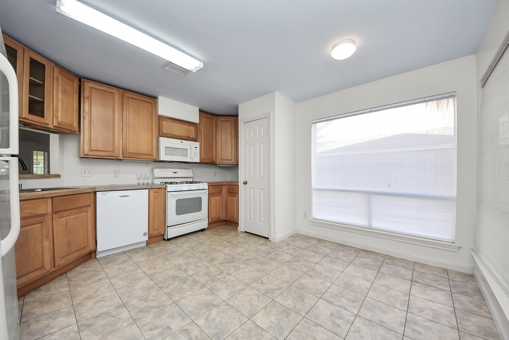 15614 Barbarossa Drive - Photo 0