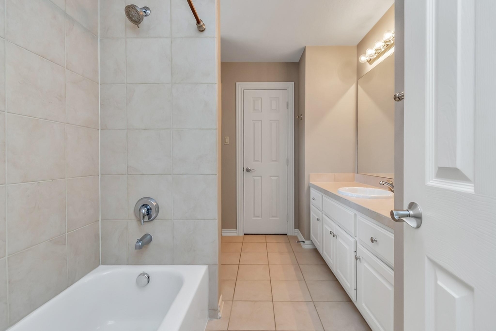 14207 Jade Cove Drive - Photo 18