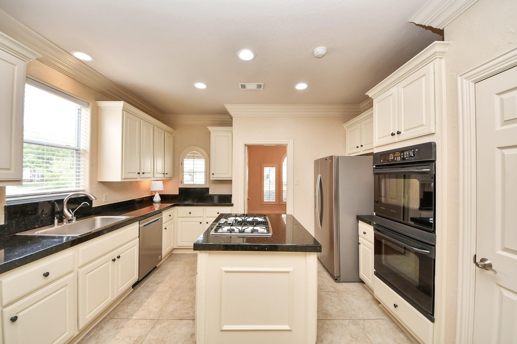 14207 Jade Cove Drive - Photo 7