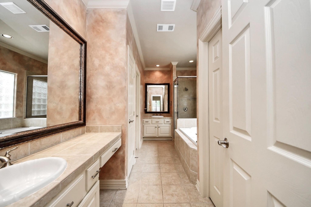 14207 Jade Cove Drive - Photo 12