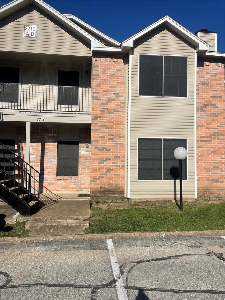 2216 Millstone Dr Drive - Photo 0