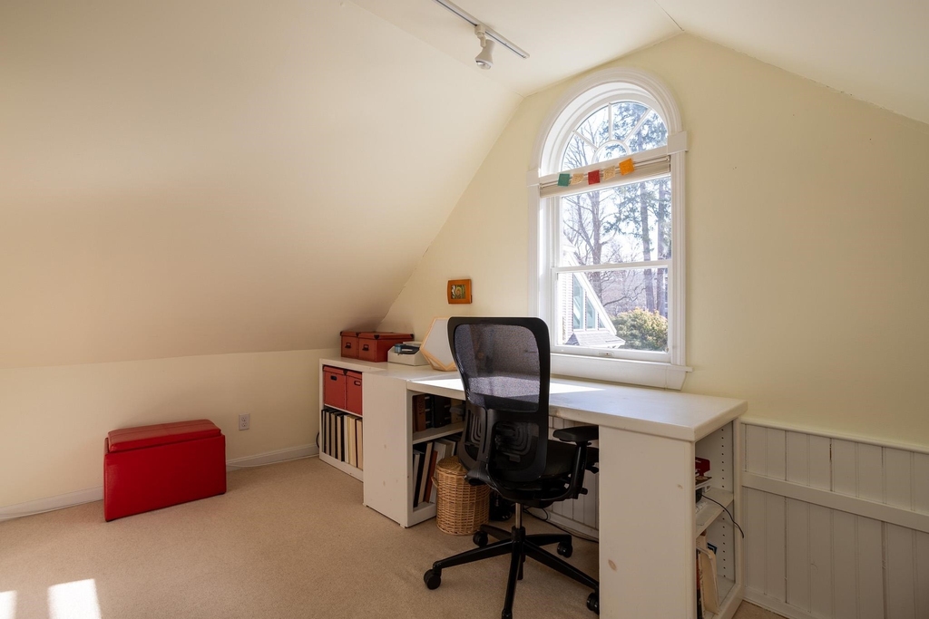 774 Middle - Photo 6