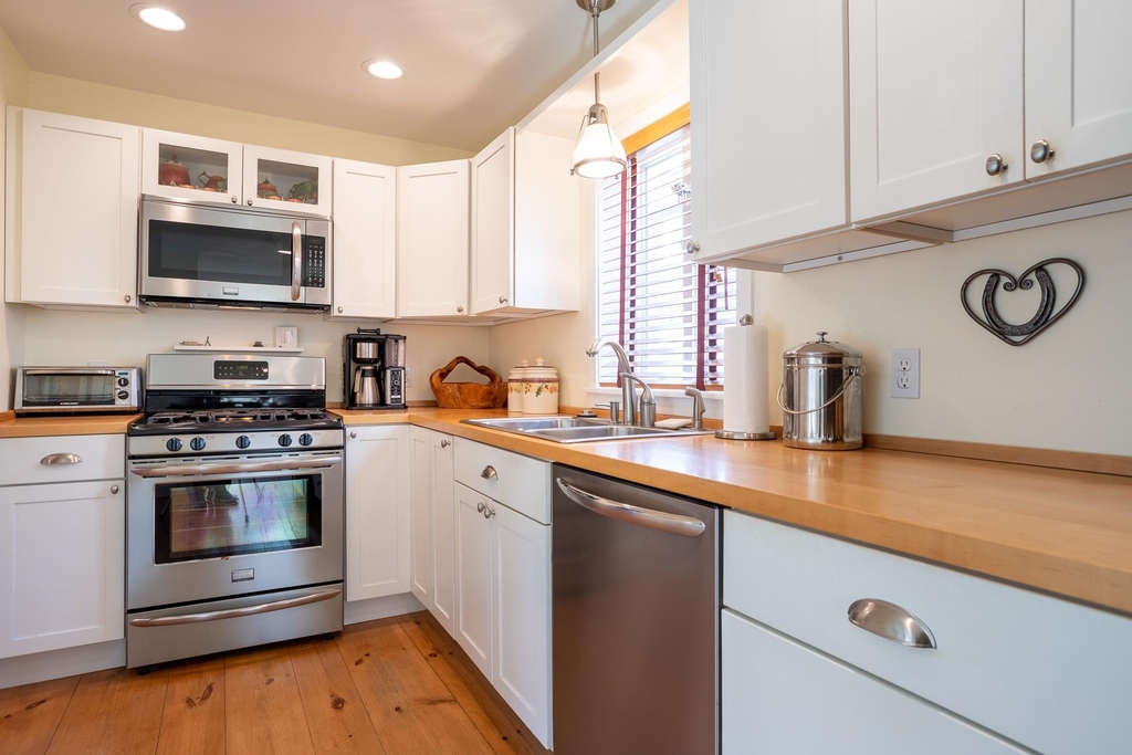 774 Middle - Photo 19