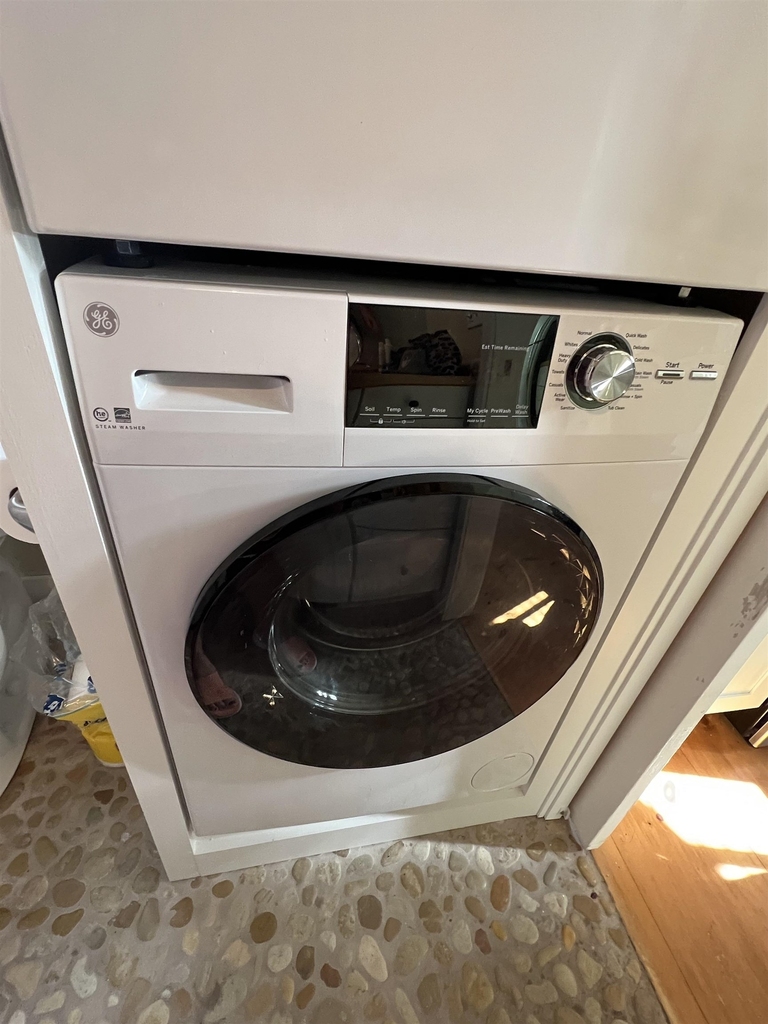 774 Middle - Photo 13