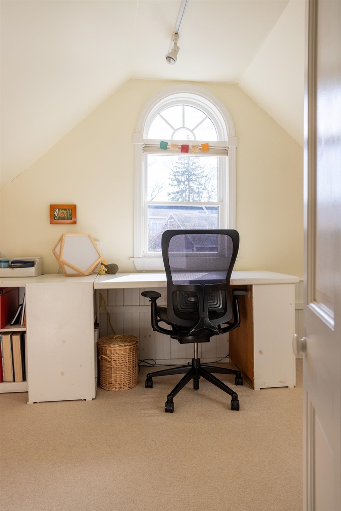 774 Middle - Photo 5