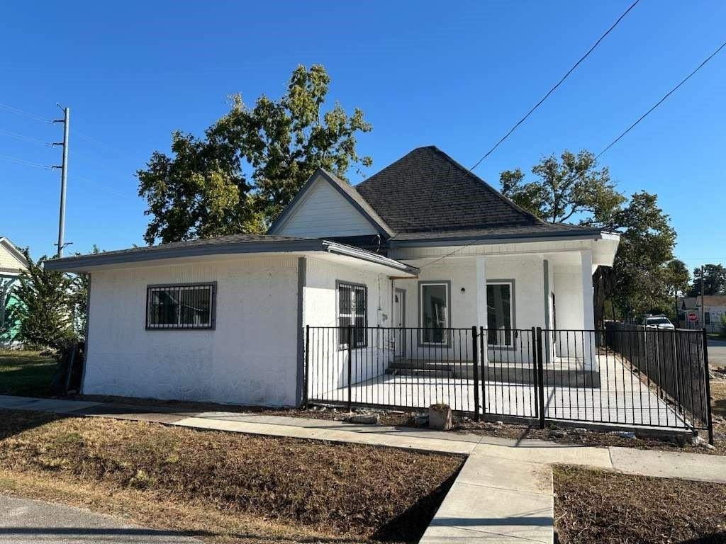 1912 Gentry Street - Photo 0