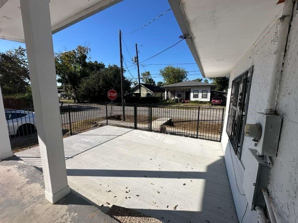 1912 Gentry Street - Photo 4