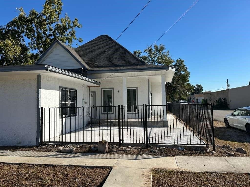 1912 Gentry Street - Photo 1