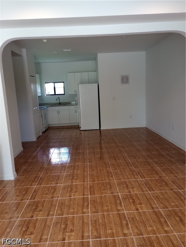 423 Canyon Drive S - Photo 1