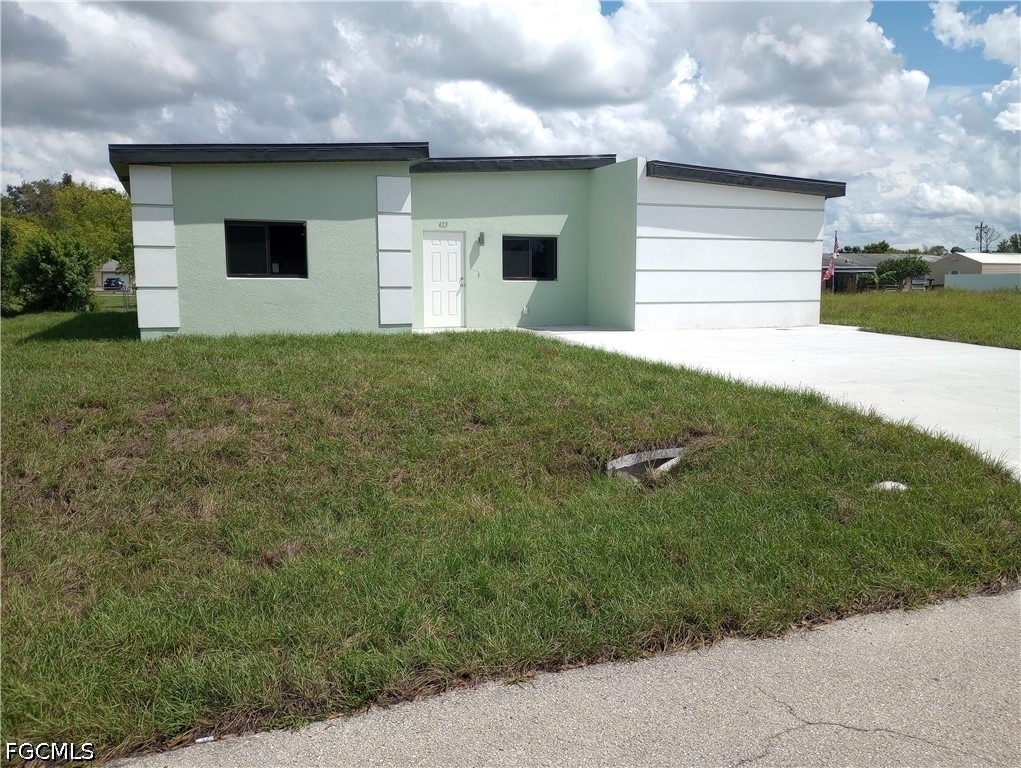 423 Canyon Drive S - Photo 0