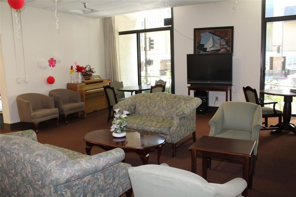 255 S Hill St - Photo 14