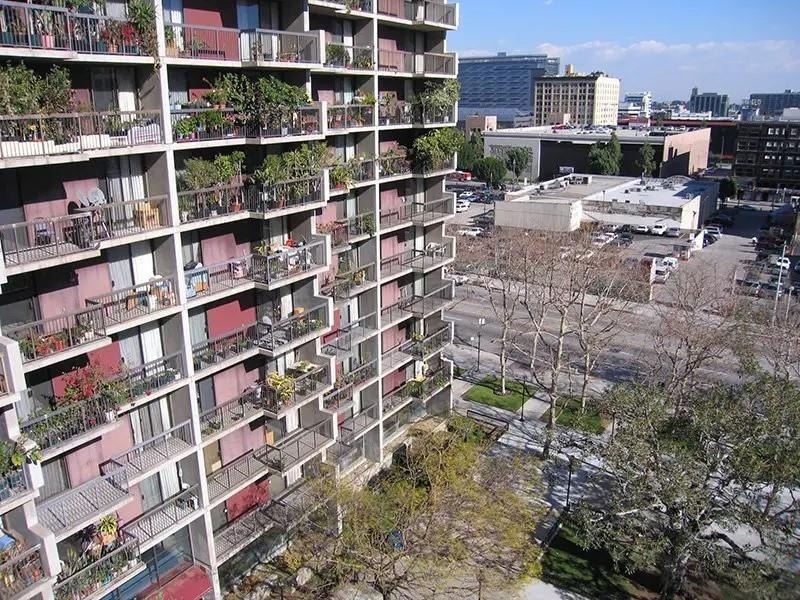 255 S Hill St - Photo 2