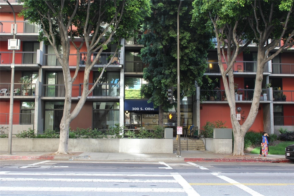 255 S Hill St - Photo 5