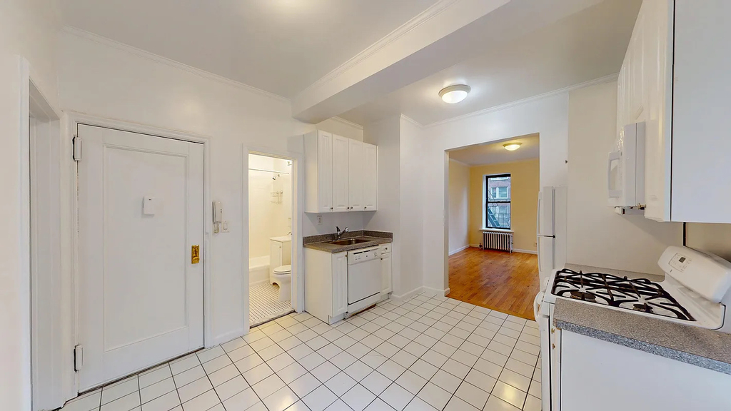 East 38th Street - Photo 3