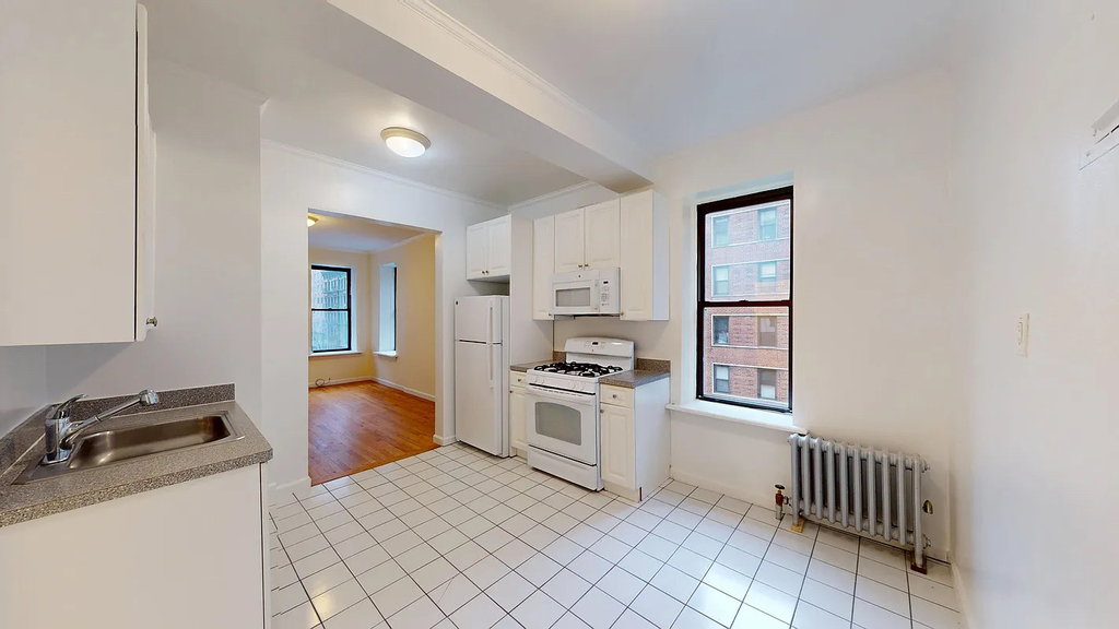 East 38th Street - Photo 4