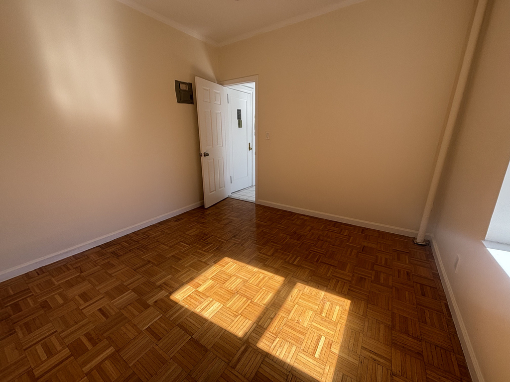 East 38th Street - Photo 11
